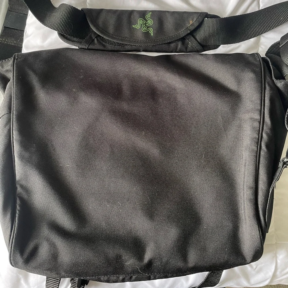 Black Green Razer Gamer Crossbody Computer Bag - Picture 4 of 4